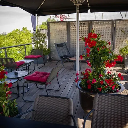 Отель Qube Bergheim 4*