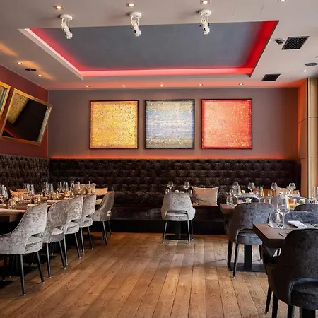 Qube Bergheim Отель 4*